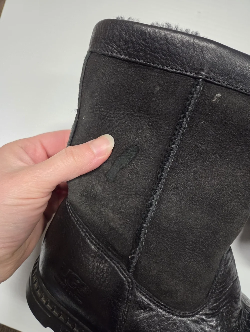 UGG Beacon Brooks Leather Sheepskin Boots Youth Size 4